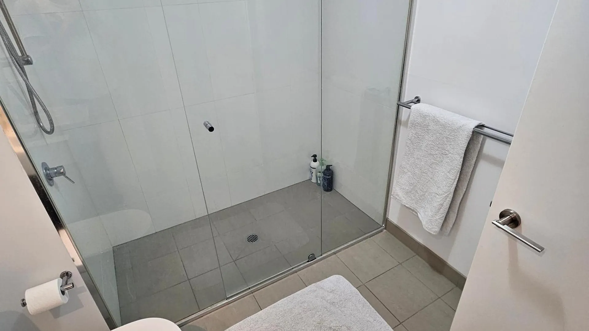 Private Bedroom & Bathroom In Shared Inner Brisbane Apartment Australia